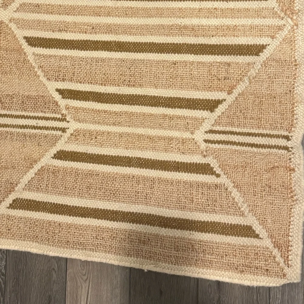 Neutral Geometric Accent Rug - Cream and Tan